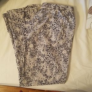 SOLD-Black and white ankle pants